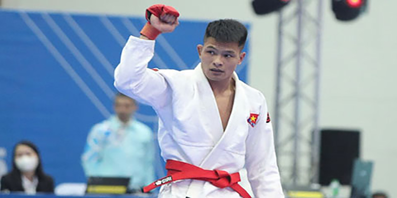 Đặng Đ&igrave;nh T&ugrave;ng gi&agrave;nh huy chương v&agrave;ng ju-jitsu tại SEA Games 33