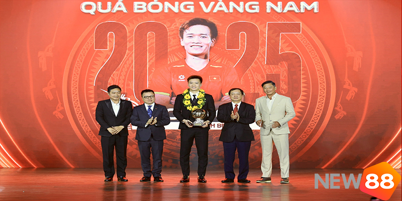 Ho&agrave;ng Đức đoạt Quả B&oacute;ng V&agrave;ng Việt Nam: Đẳng Cấp Tiền Vệ Số 1