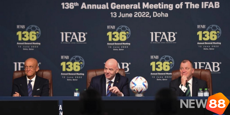 IFAB họp b&agrave;n về luật b&oacute;ng đ&aacute;