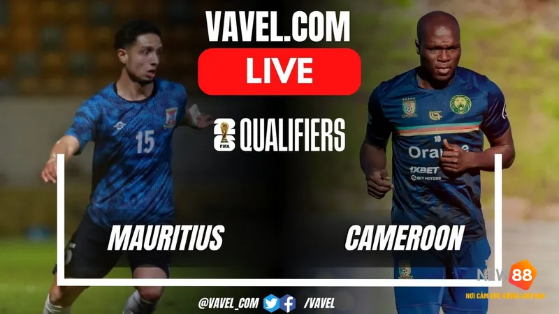 Cầu thủ Mauritius với nỗ lực tuyệt vời ngăn chặn cầu thủ Cameroon tiến về ph&iacute;a khung th&agrave;nh