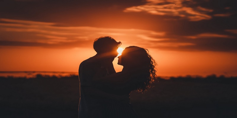 Nằm Mơ Thấy Người Y&ecirc;u Cũ Đ&aacute;nh Đề Con G&igrave;