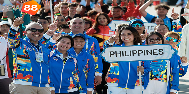 Philippines v&agrave; c&aacute;c đo&agrave;n kh&aacute;c b&aacute;m đuổi ph&iacute;a sau