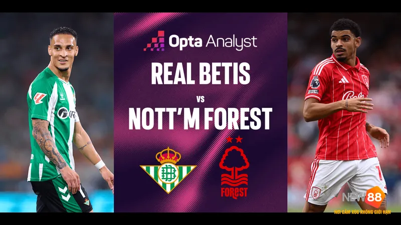 Cầu thủ Real Betis vượt qua cầu thủ Nottingham tr&ecirc;n s&acirc;n cỏ