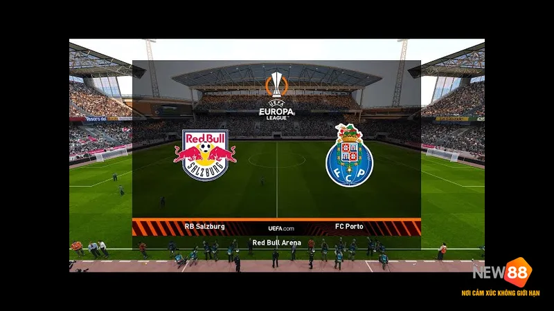 Cầu thủ Salzburg vượt qua cầu thủ Porto tr&ecirc;n s&acirc;n cỏ